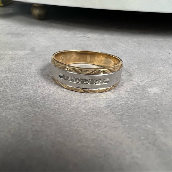 Men’s 10KT gold 2 tone wedding band with diamonds SZ 9 - Picture 6 of 6